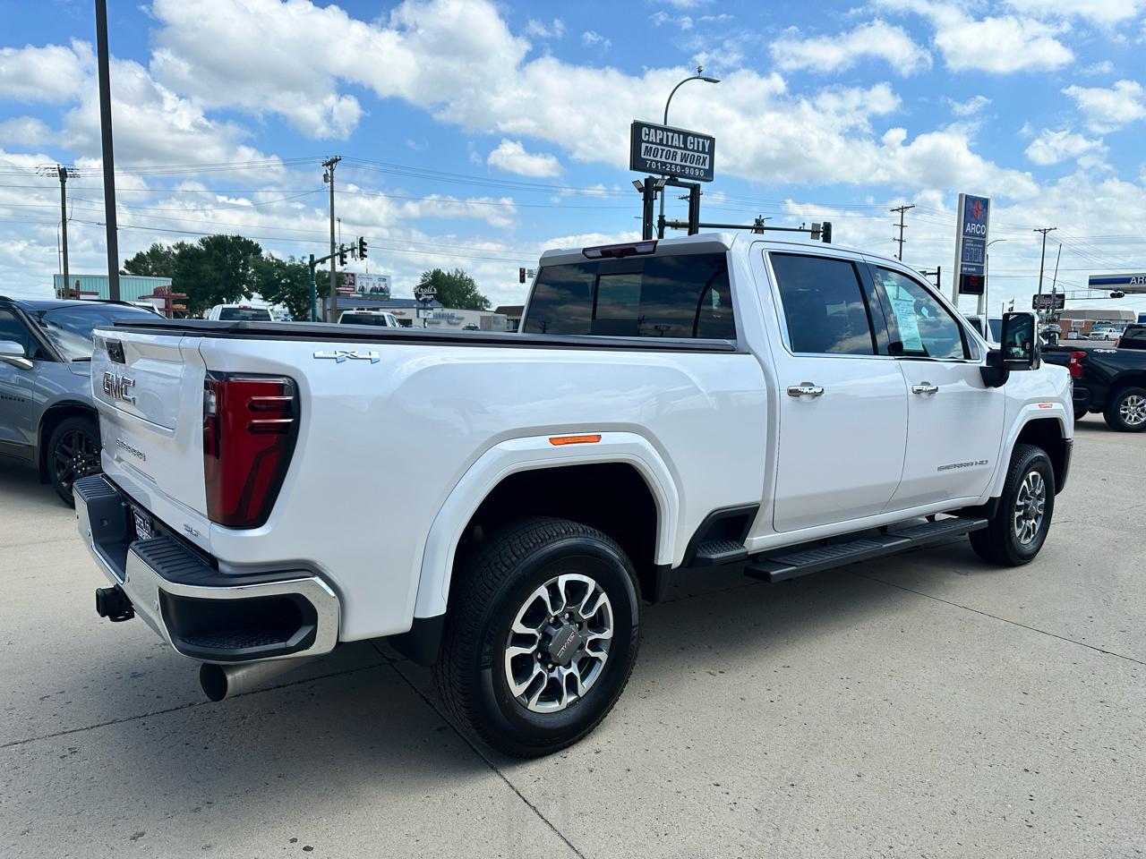 GMC Sierra 3500HD SLT Crew Cab 4WD 2025