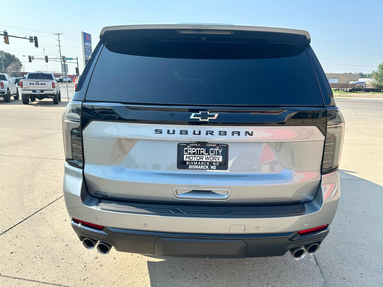 Chevrolet Suburban Z71 2026
