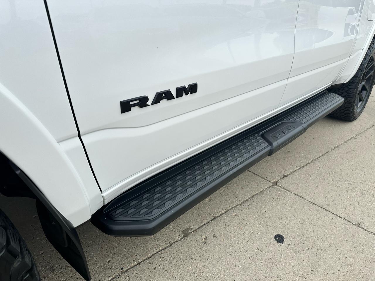 RAM 1500 Laramie Crew Cab SWB 4WD 2022