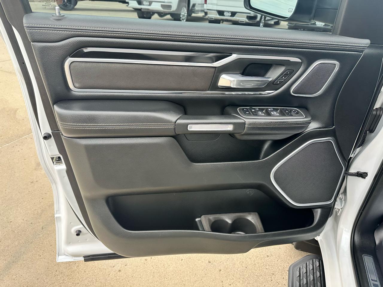 RAM 1500 Laramie Crew Cab SWB 4WD 2022