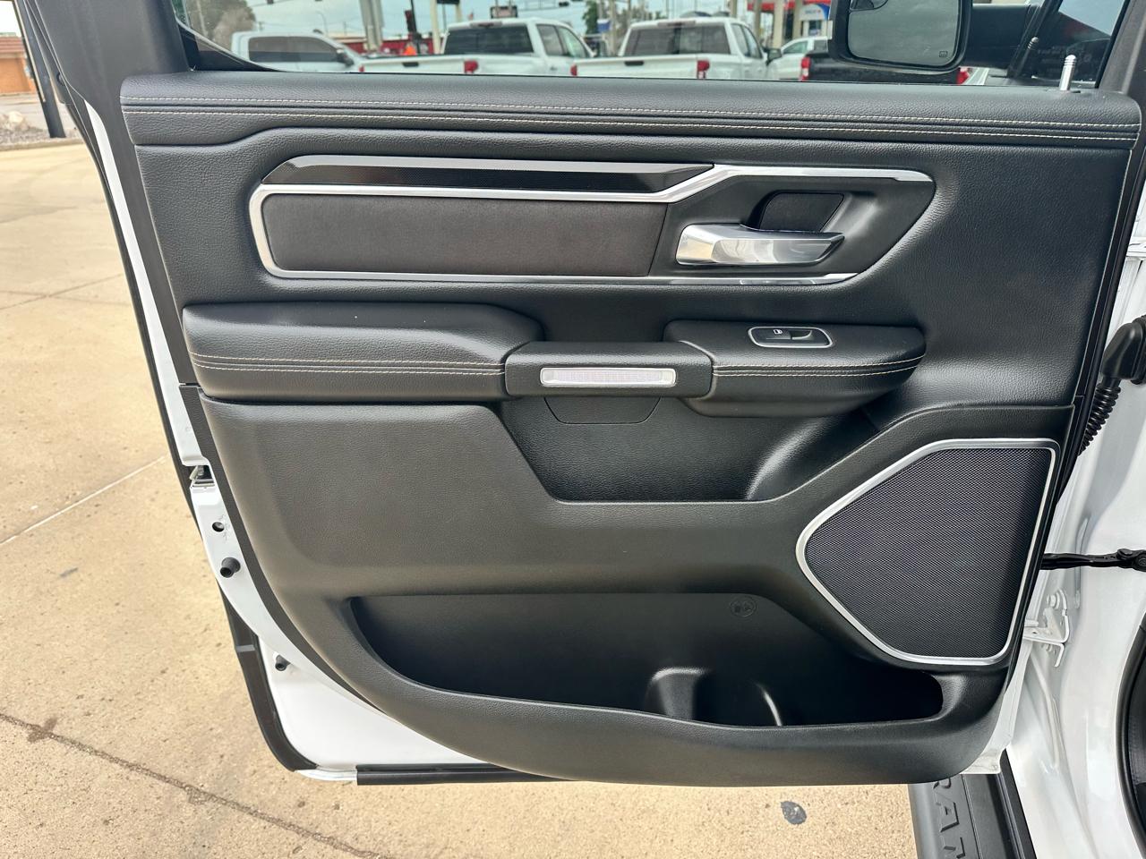 RAM 1500 Laramie Crew Cab SWB 4WD 2022