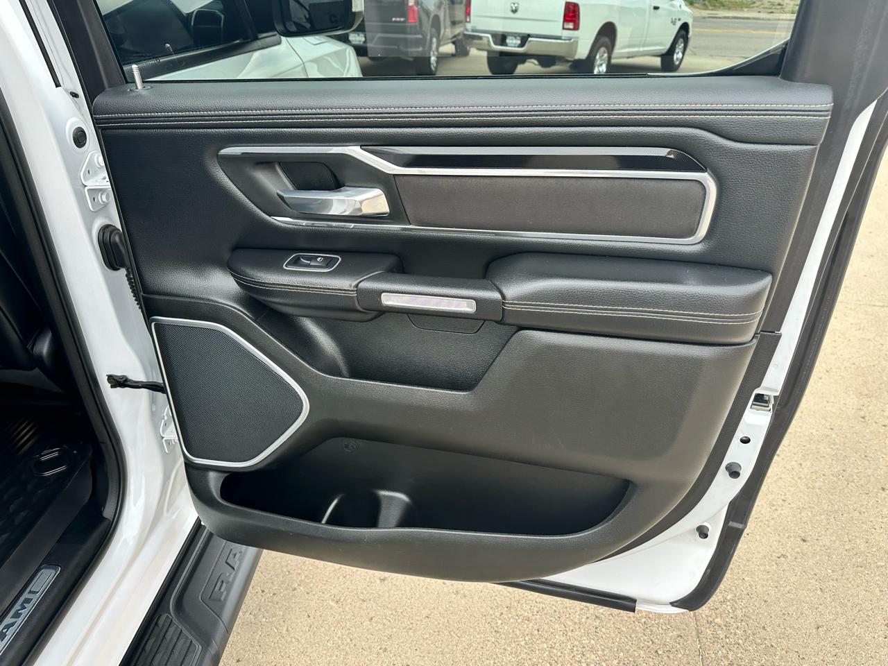RAM 1500 Laramie Crew Cab SWB 4WD 2022