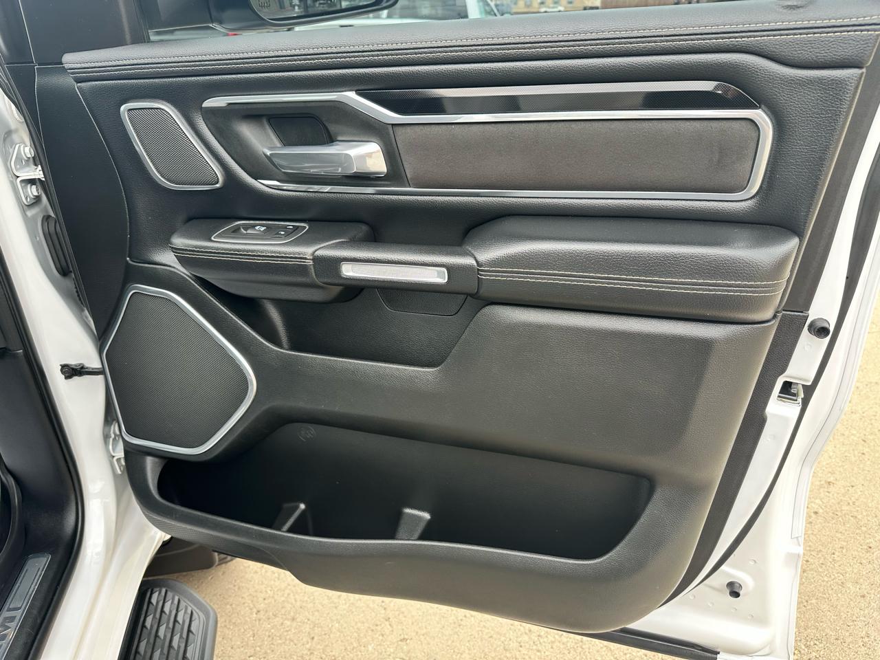 RAM 1500 Laramie Crew Cab SWB 4WD 2022