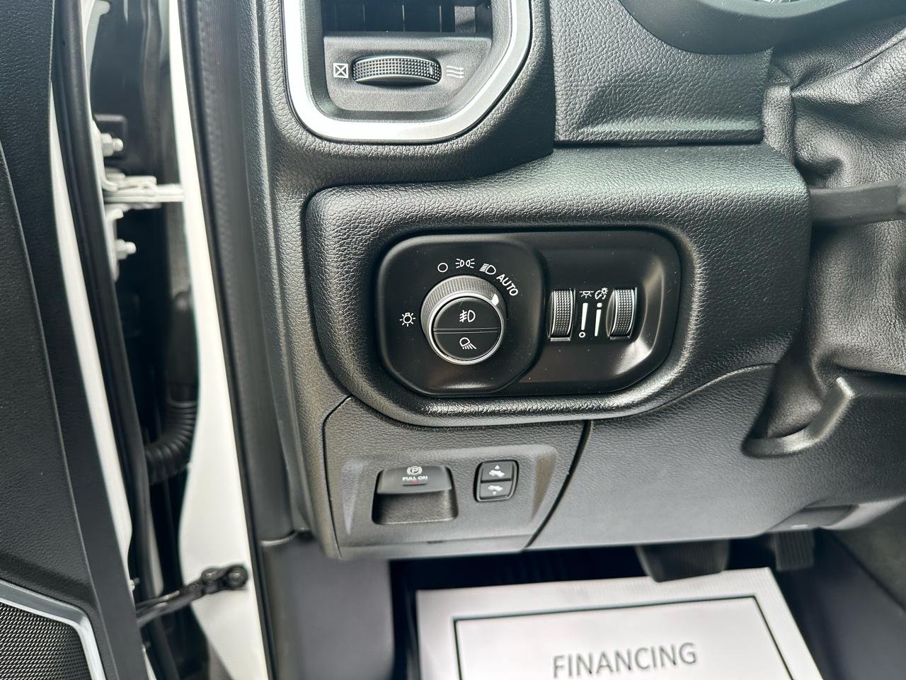 RAM 1500 Laramie Crew Cab SWB 4WD 2022