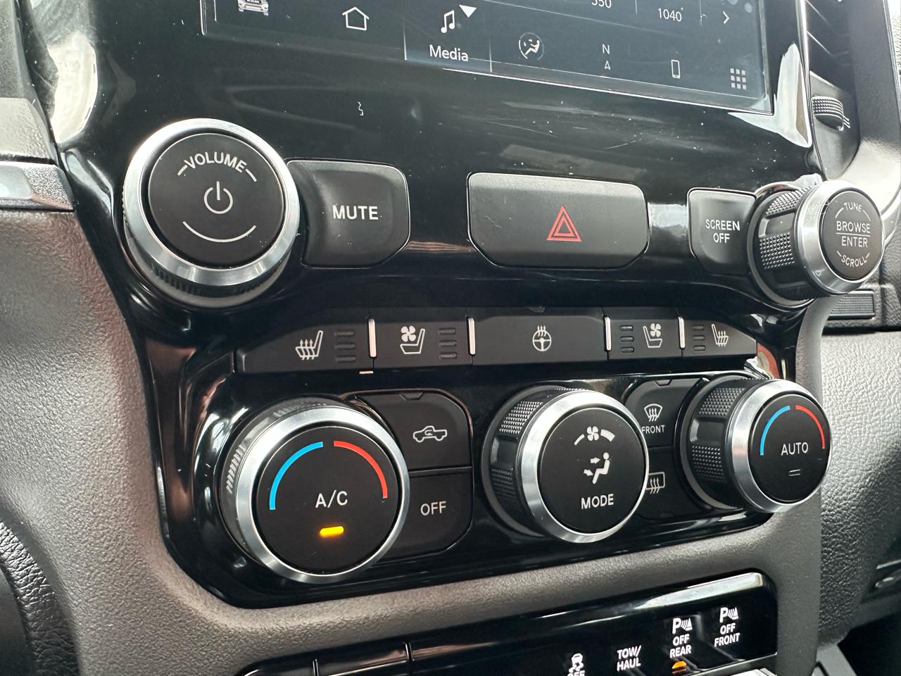 RAM 1500 Laramie Crew Cab SWB 4WD 2022
