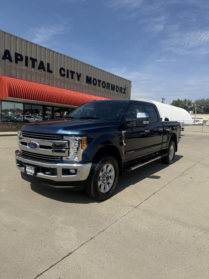 Ford F-250 SD Lariat Crew Cab Short Bed 4WD 2017