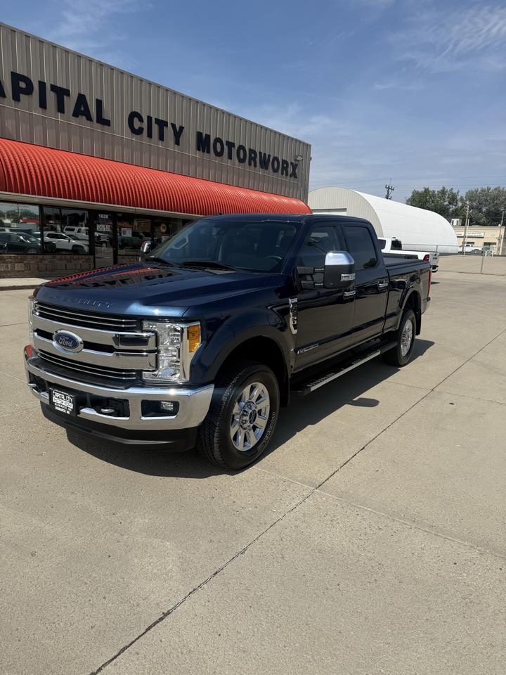 Ford F-250 SD Lariat Crew Cab Short Bed 4WD 2017