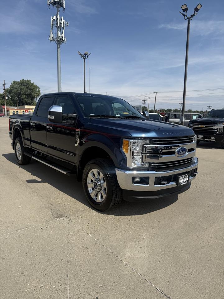 Ford F-250 SD Lariat Crew Cab Short Bed 4WD 2017