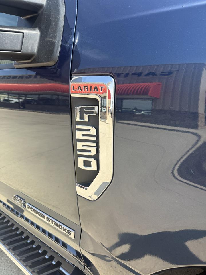 Ford F-250 SD Lariat Crew Cab Short Bed 4WD 2017