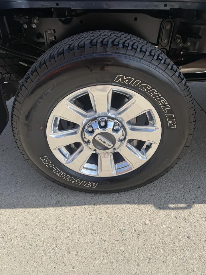 Ford F-250 SD Lariat Crew Cab Short Bed 4WD 2017