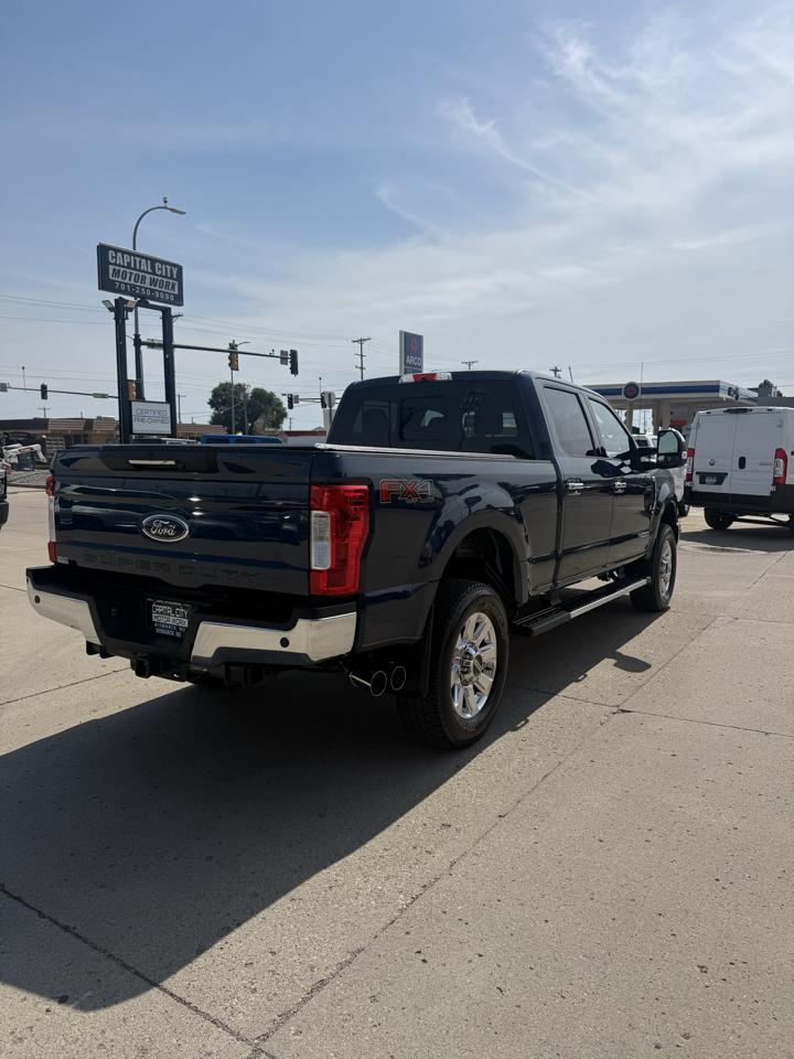 Ford F-250 SD Lariat Crew Cab Short Bed 4WD 2017
