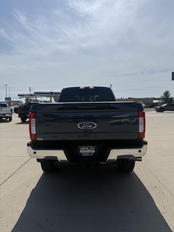 Ford F-250 SD Lariat Crew Cab Short Bed 4WD 2017