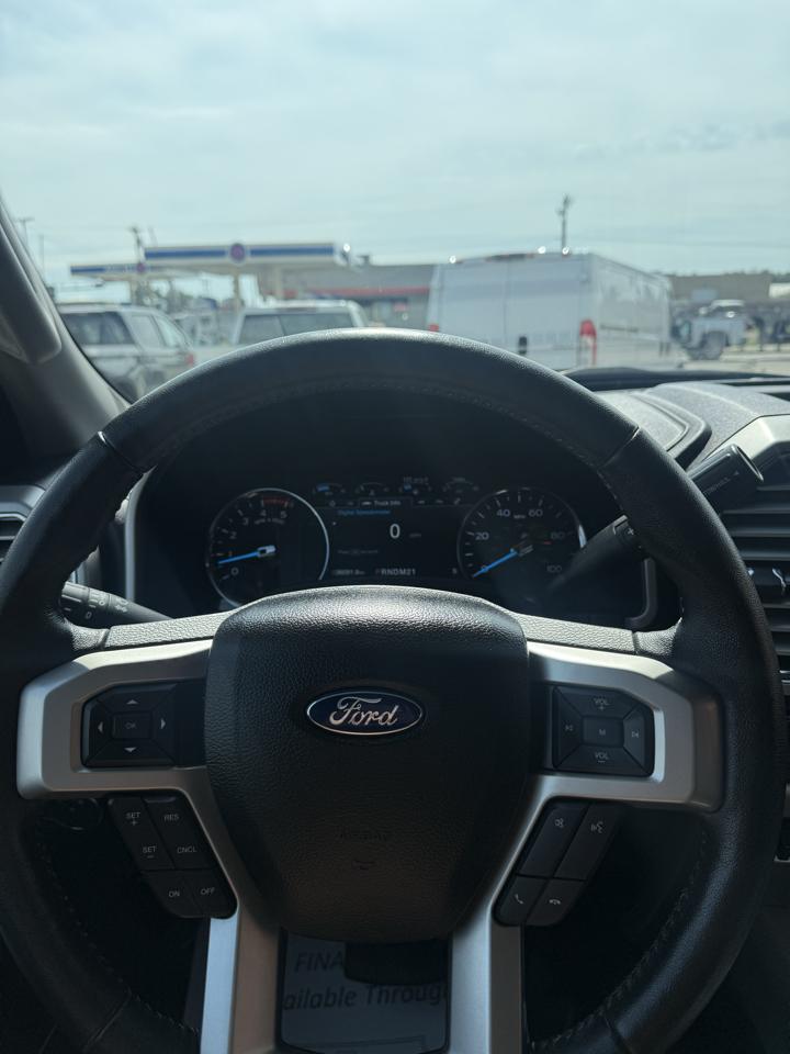 Ford F-250 SD Lariat Crew Cab Short Bed 4WD 2017