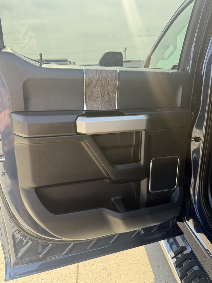 Ford F-250 SD Lariat Crew Cab Short Bed 4WD 2017