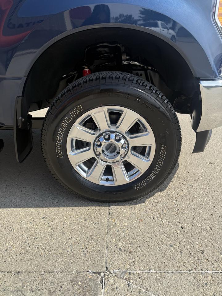 Ford F-250 SD Lariat Crew Cab Short Bed 4WD 2017