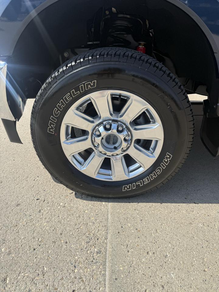 Ford F-250 SD Lariat Crew Cab Short Bed 4WD 2017