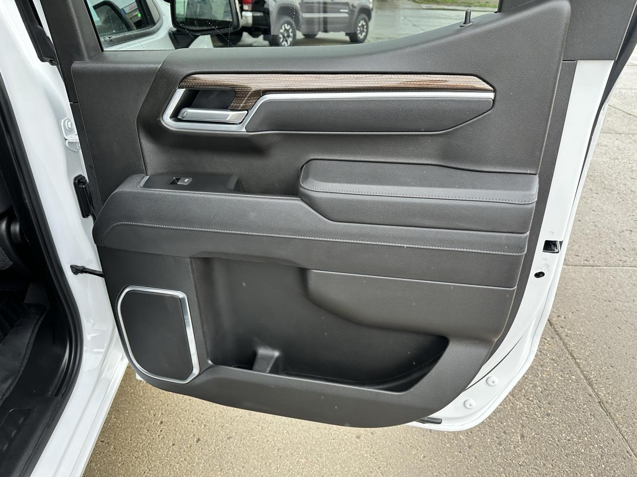 Chevrolet Silverado 1500 RST Crew Cab 4WD 2026