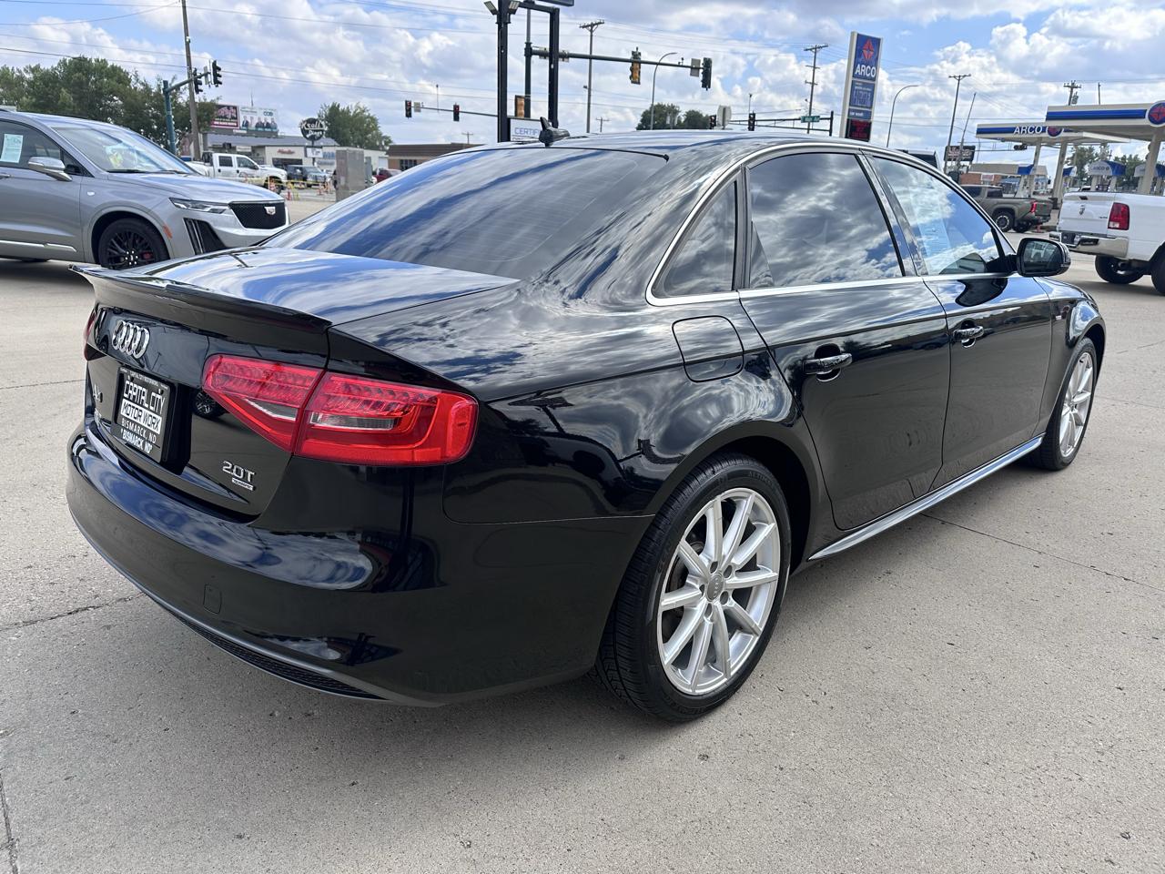 Audi A4 2.0T Sedan quattro Tiptronic 2015