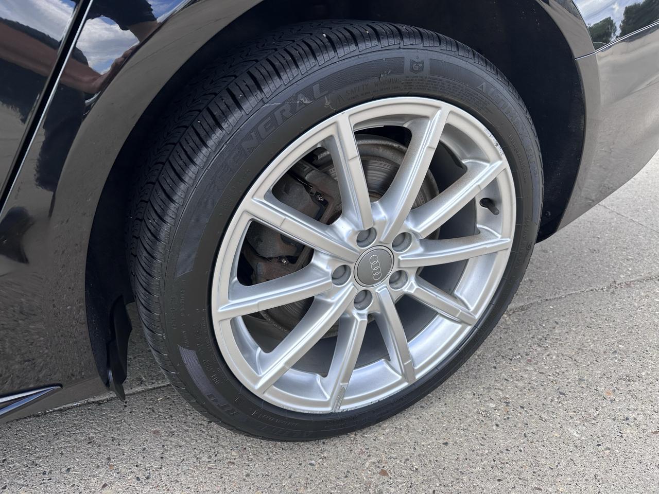 Audi A4 2.0T Sedan quattro Tiptronic 2015