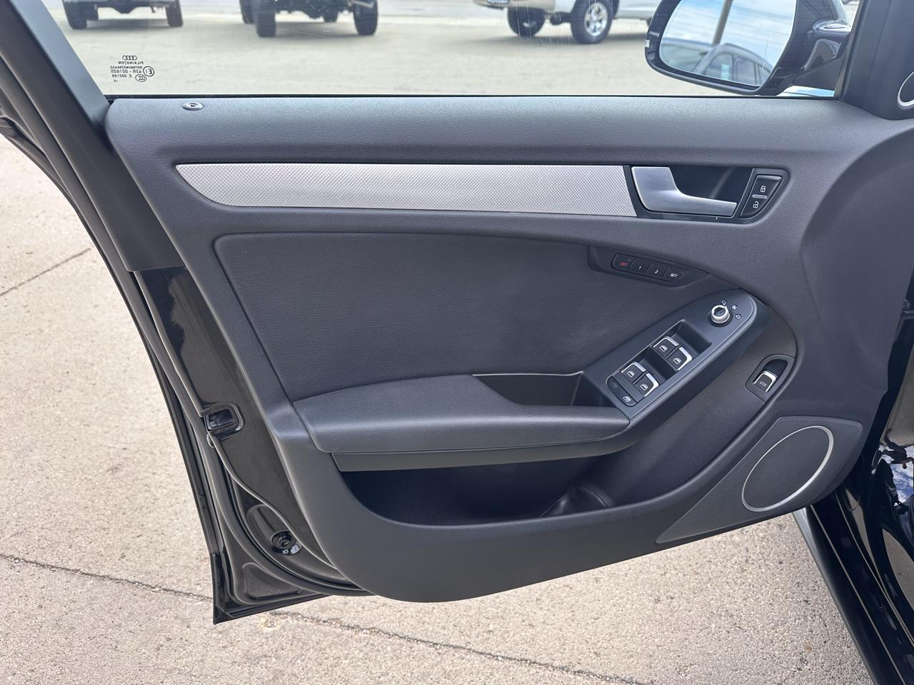 Audi A4 2.0T Sedan quattro Tiptronic 2015