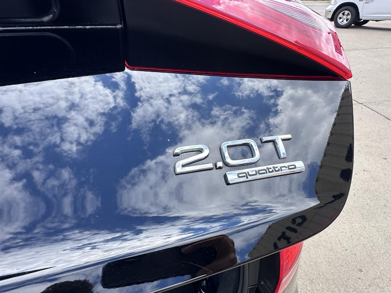 Audi A4 2.0T Sedan quattro Tiptronic 2015
