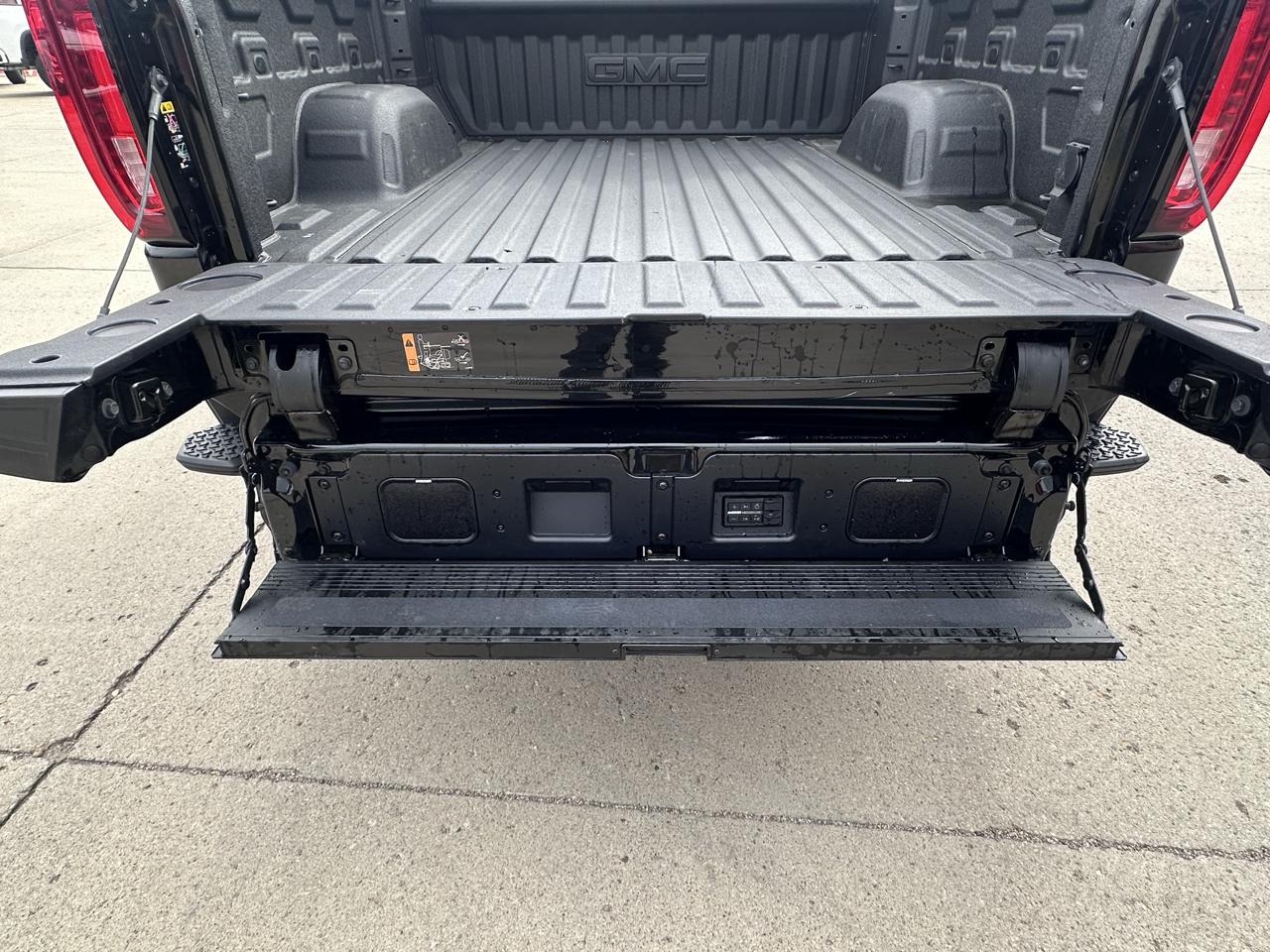 GMC Sierra 1500 Denali Ultimate Crew Cab 4WD 2026