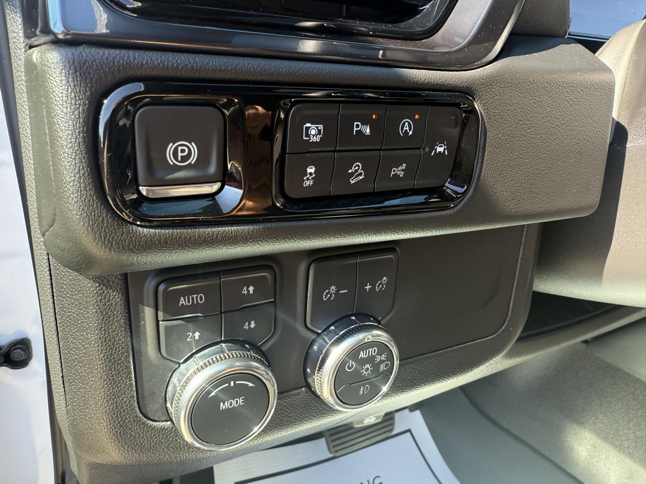 GMC Yukon AT4 4WD 2025
