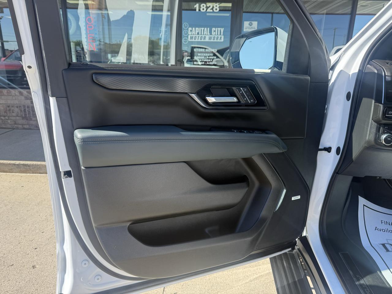 GMC Yukon AT4 4WD 2025