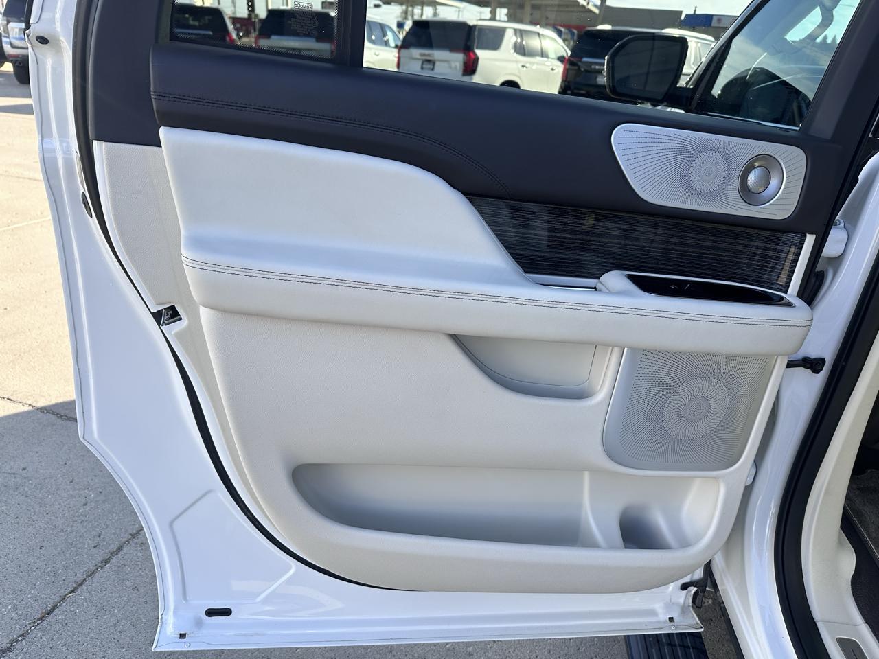 Lincoln Navigator L Black Label 4WD 2023