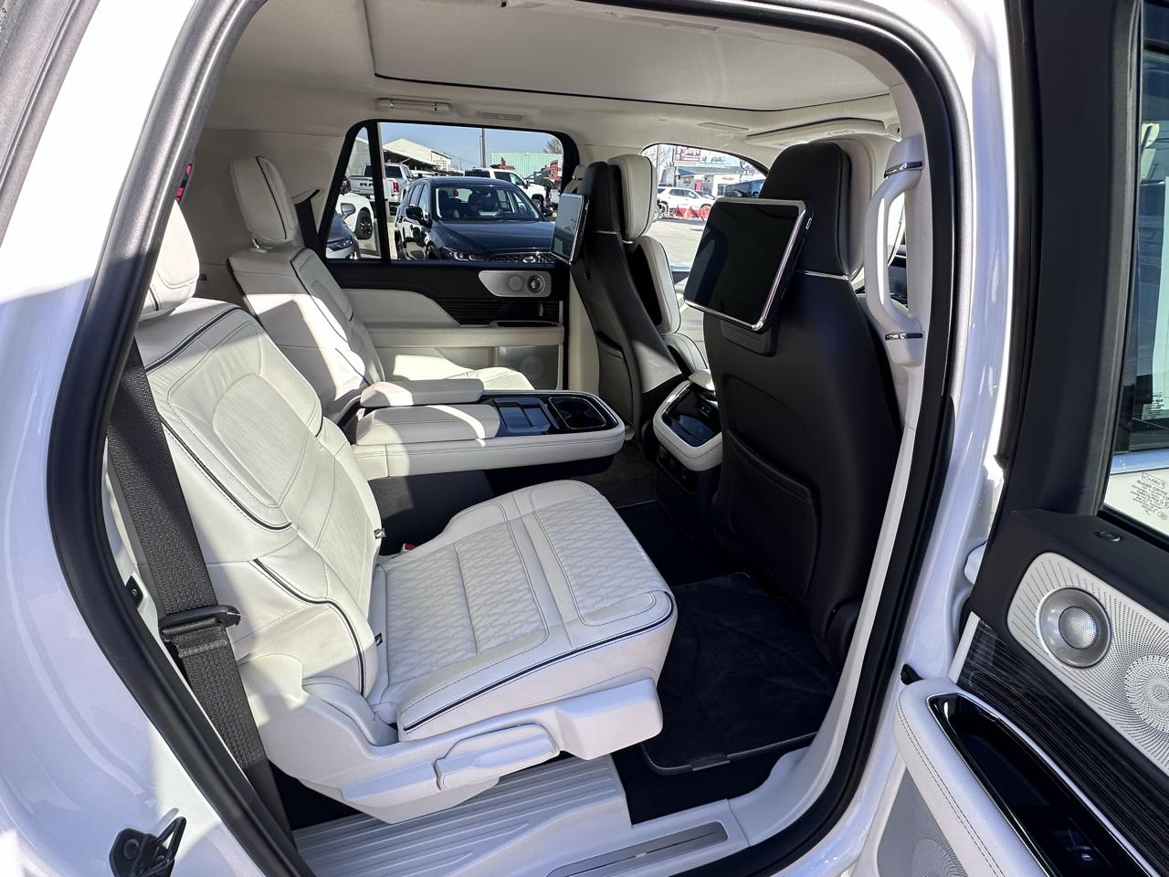 Lincoln Navigator L Black Label 4WD 2023