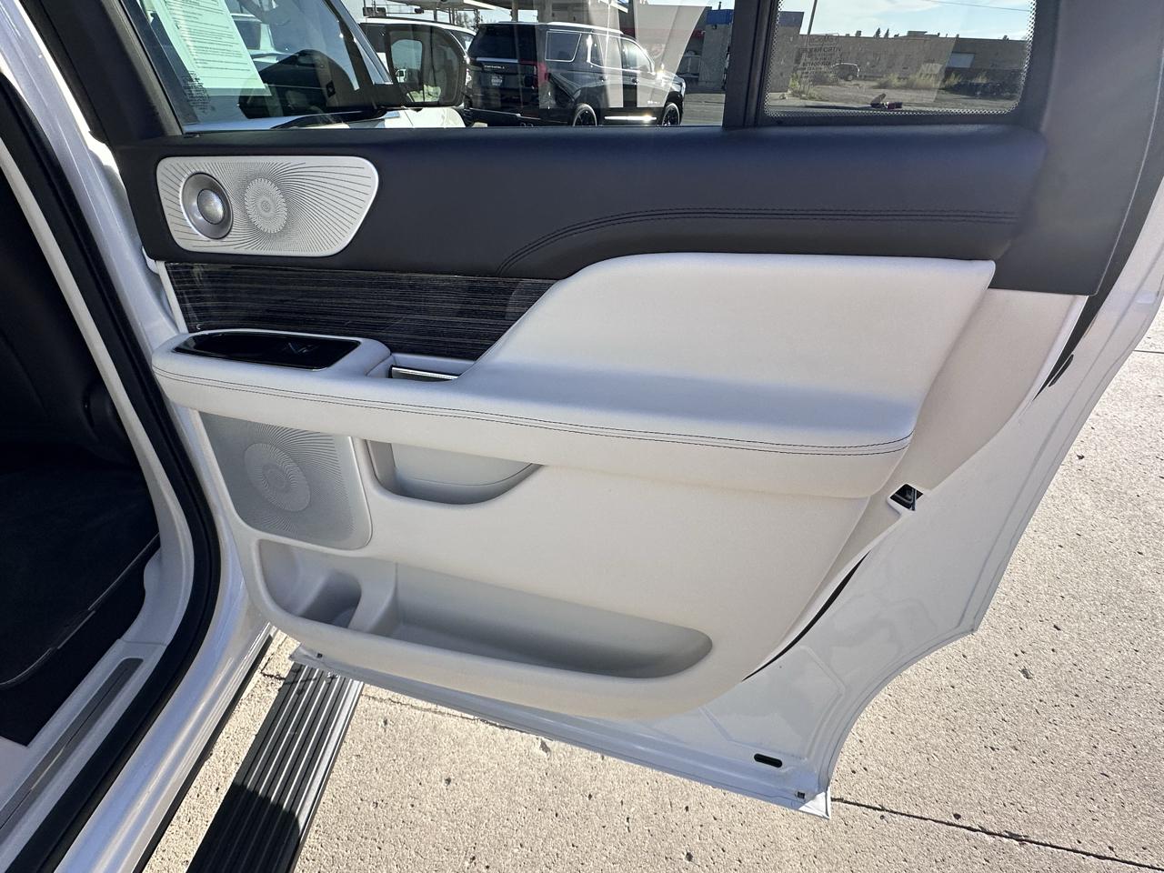 Lincoln Navigator L Black Label 4WD 2023