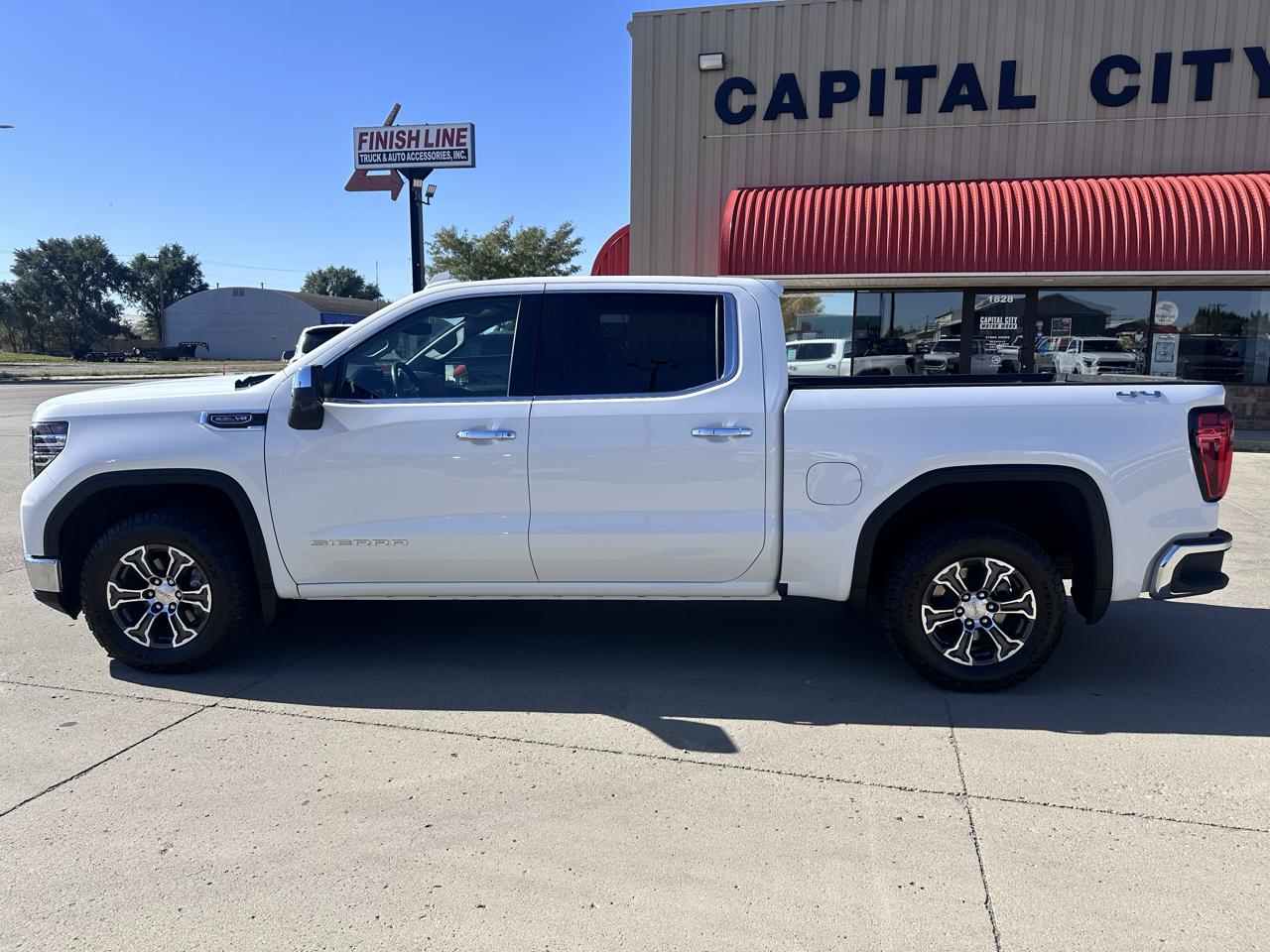 GMC Sierra 1500 SLT Crew Cab 4WD 2025