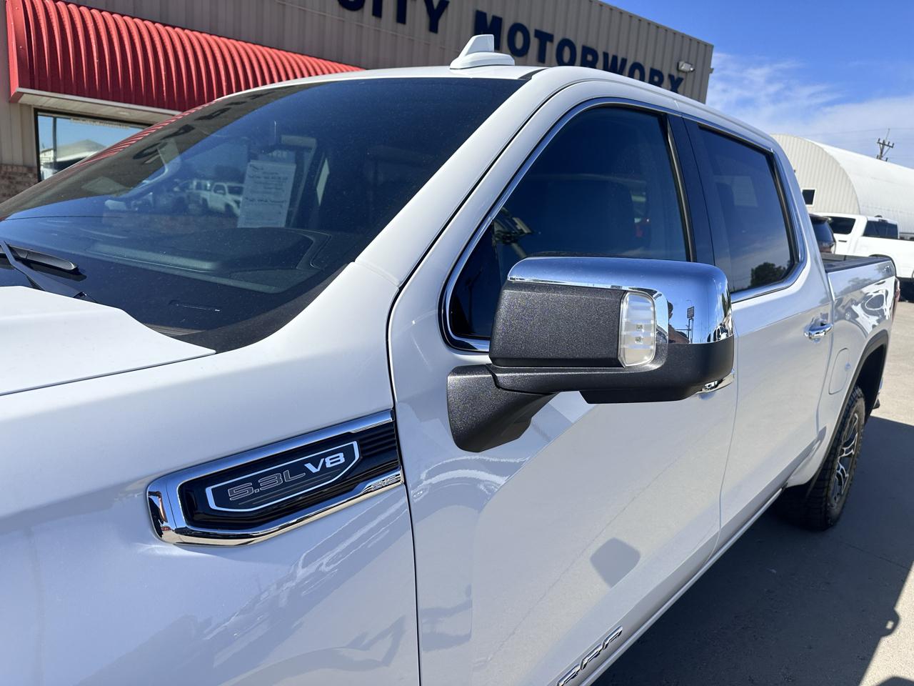 GMC Sierra 1500 SLT Crew Cab 4WD 2025