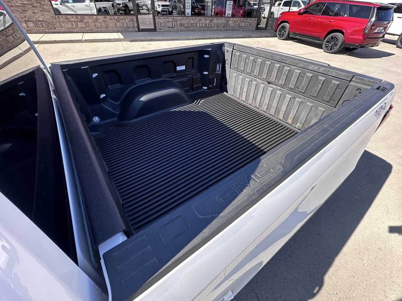 GMC Sierra 1500 SLT Crew Cab 4WD 2025