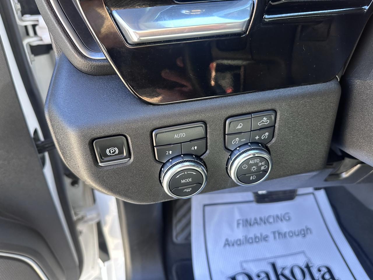 GMC Sierra 1500 SLT Crew Cab 4WD 2025