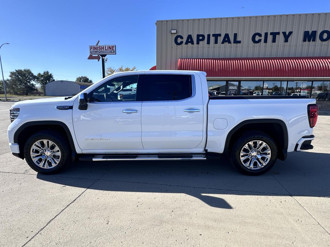 GMC Sierra 1500 Denali Crew Cab Short Box 4WD 2023