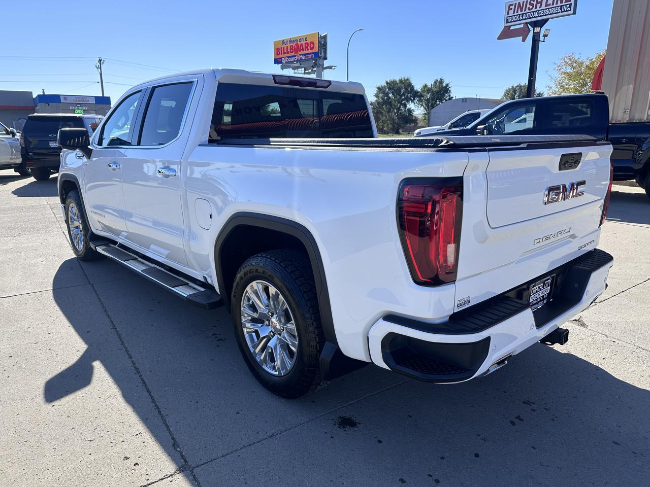 GMC Sierra 1500 Denali Crew Cab Short Box 4WD 2023