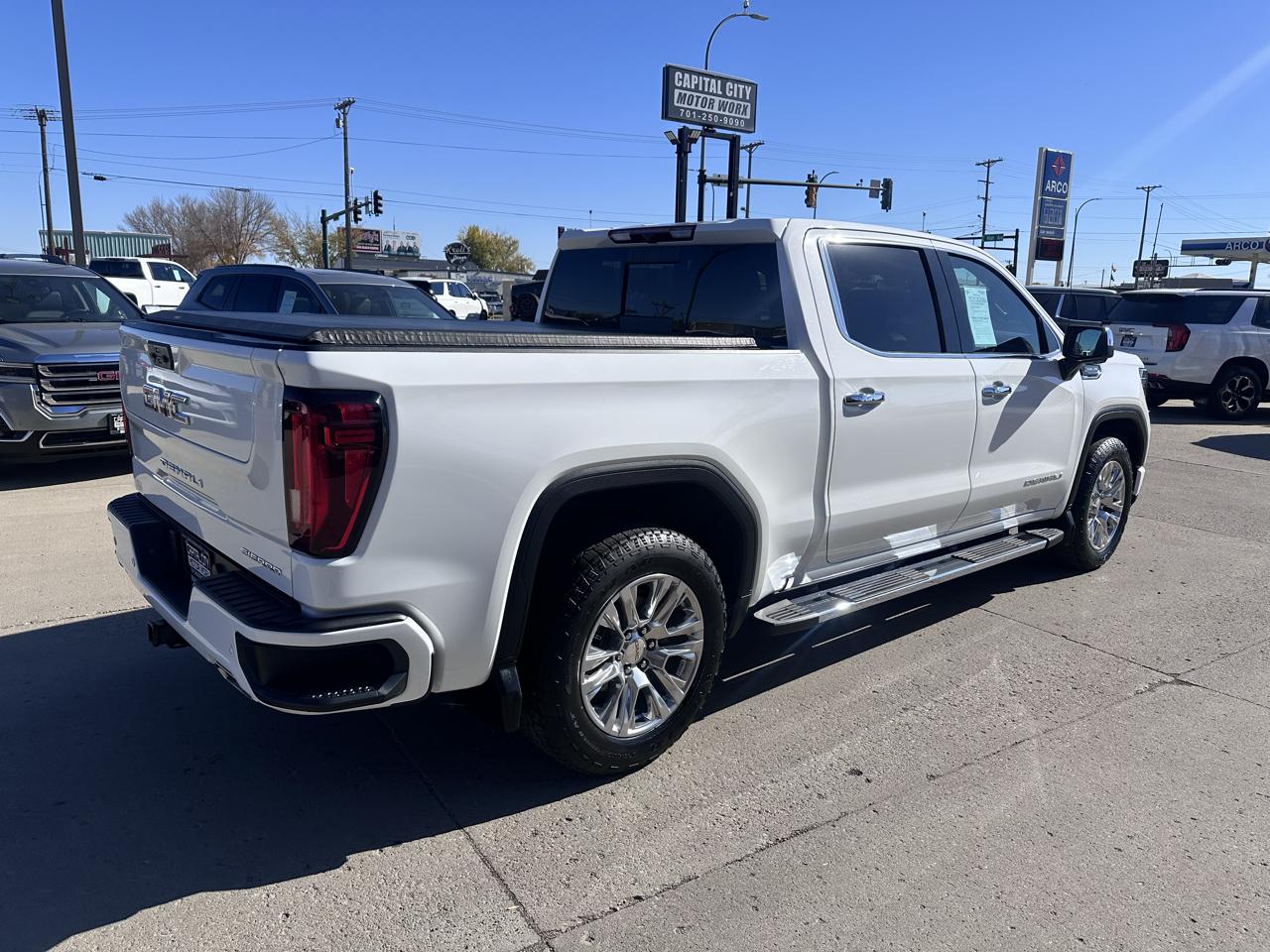 GMC Sierra 1500 Denali Crew Cab Short Box 4WD 2023