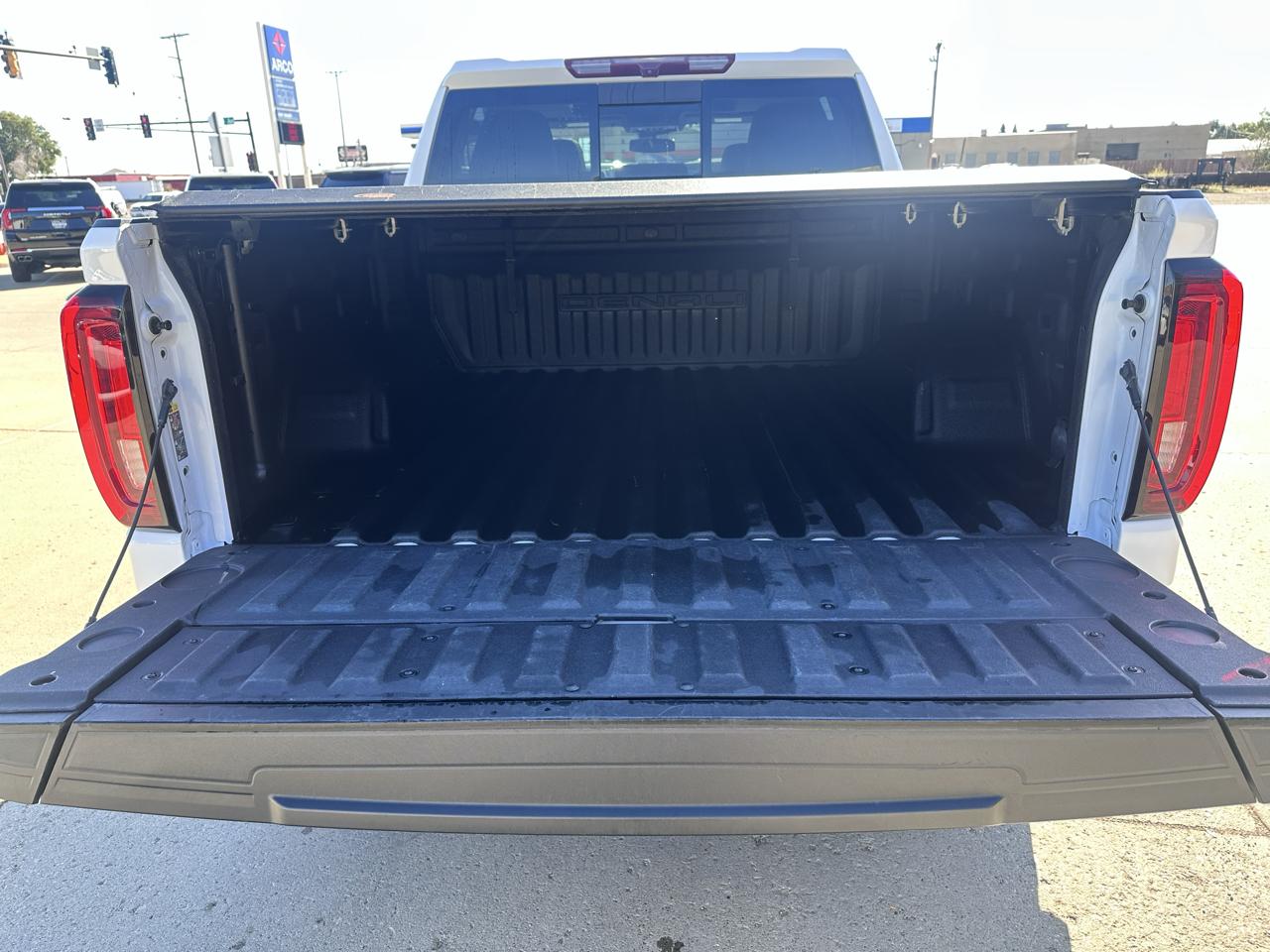 GMC Sierra 1500 Denali Crew Cab Short Box 4WD 2023