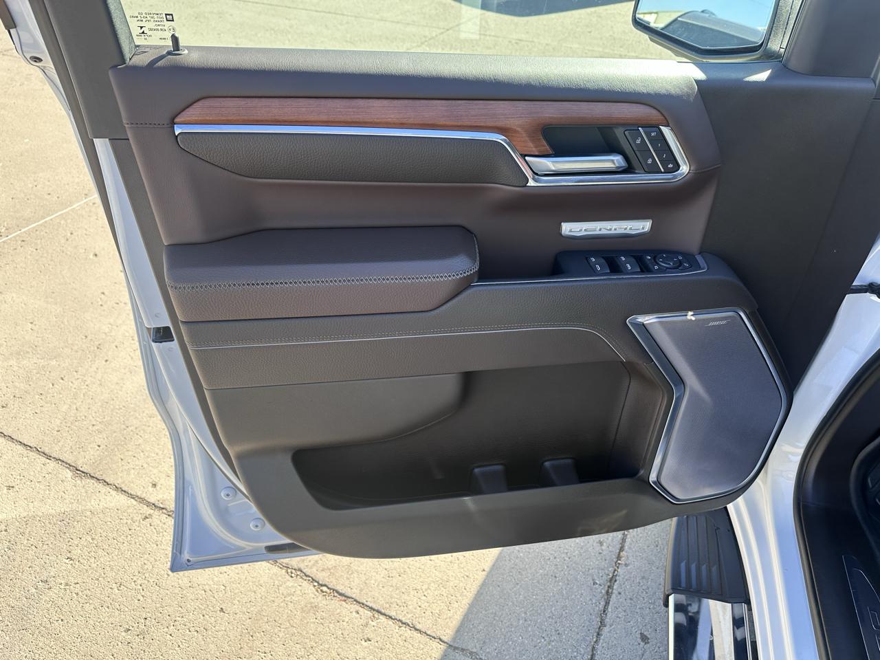 GMC Sierra 1500 Denali Crew Cab Short Box 4WD 2023