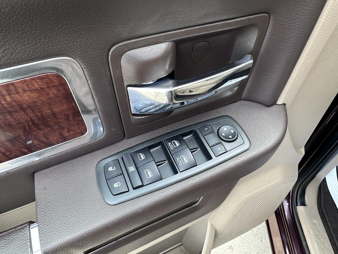 RAM 2500 Laramie Crew Cab SWB 4WD 2012