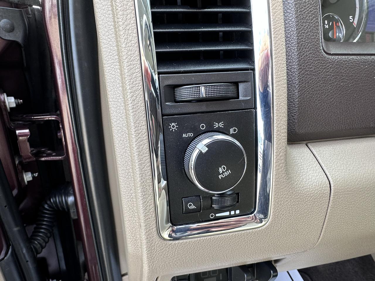 RAM 2500 Laramie Crew Cab SWB 4WD 2012