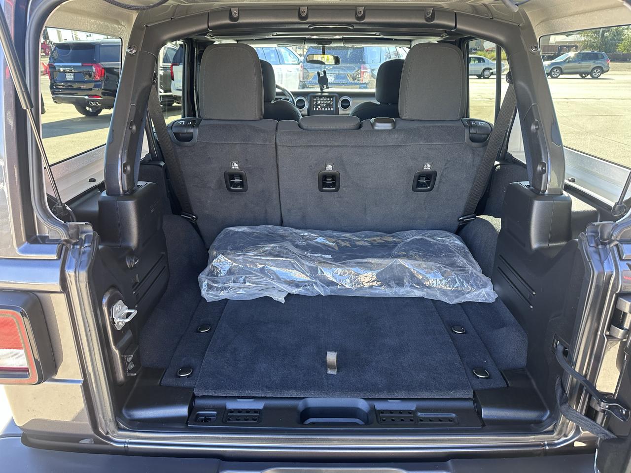 Jeep Wrangler Unlimited Sahara 2021