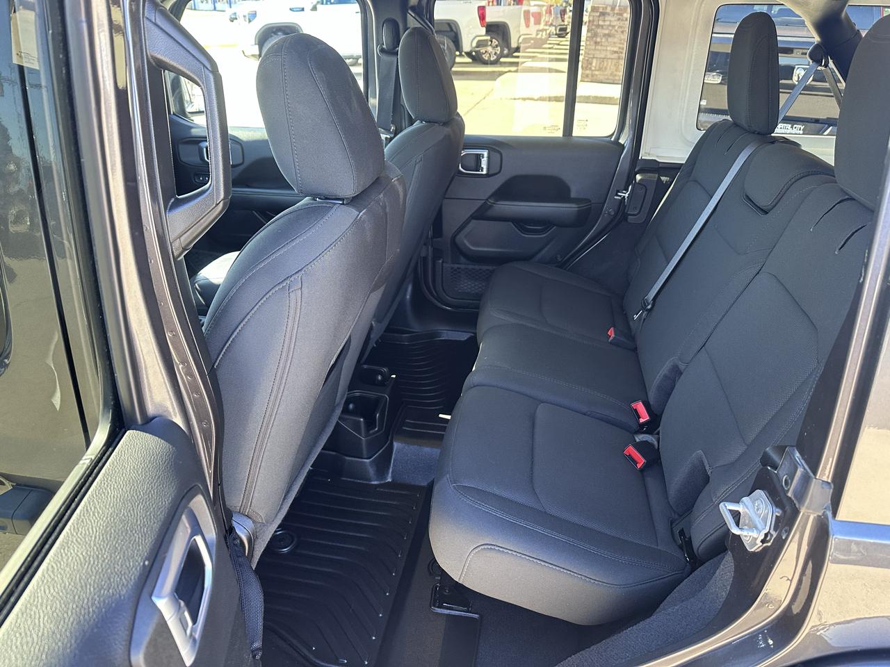 Jeep Wrangler Unlimited Sahara 2021