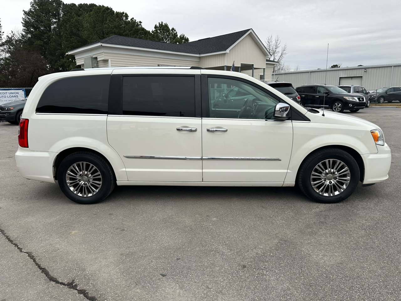Chrysler Town & Country Limited 2011
