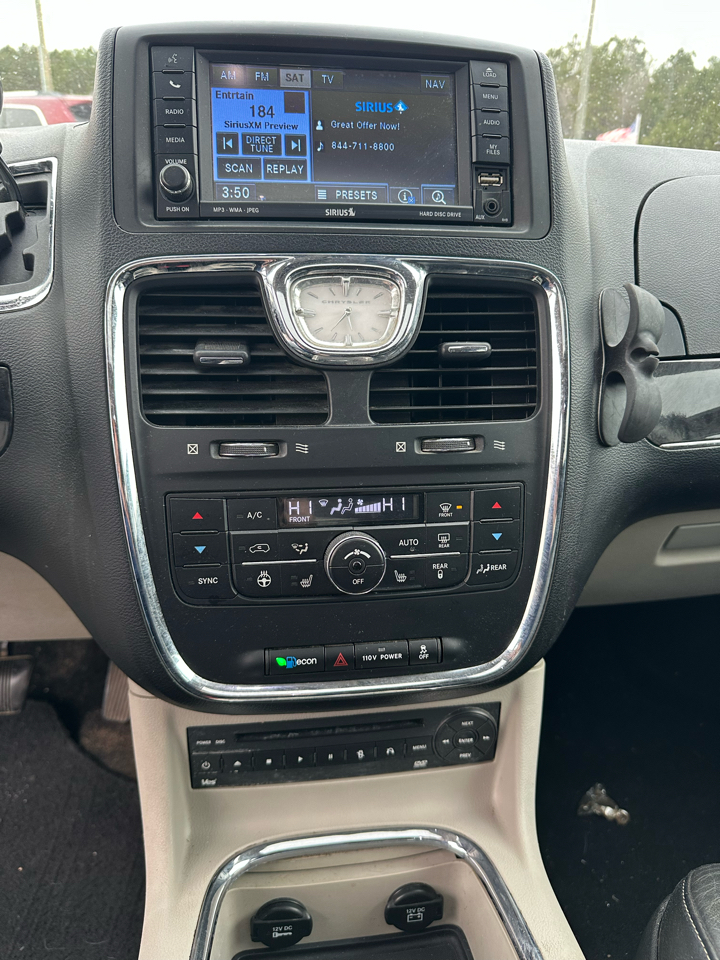 Chrysler Town & Country Limited 2011