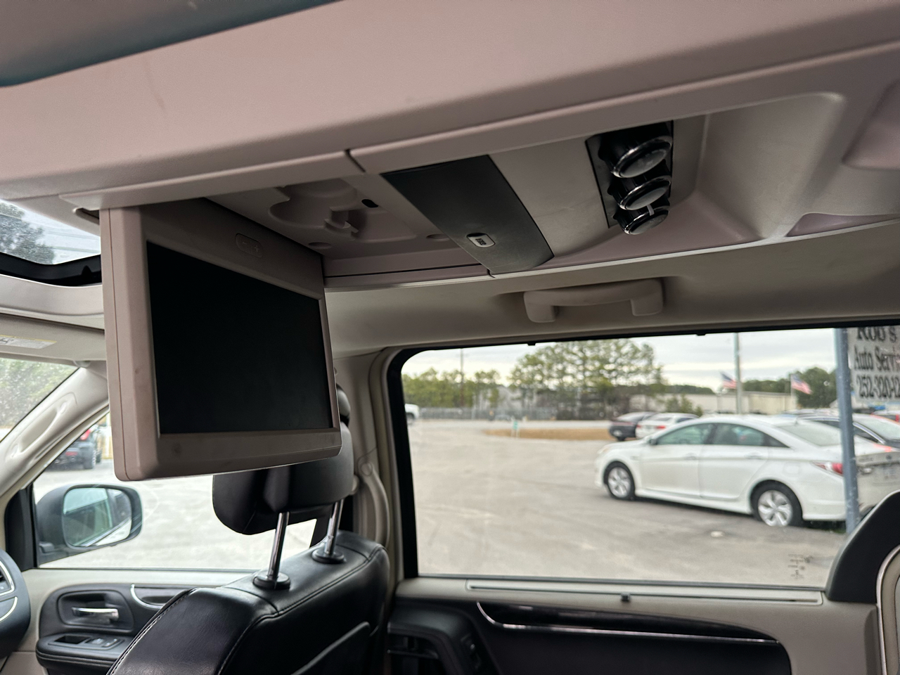 Chrysler Town & Country Limited 2011