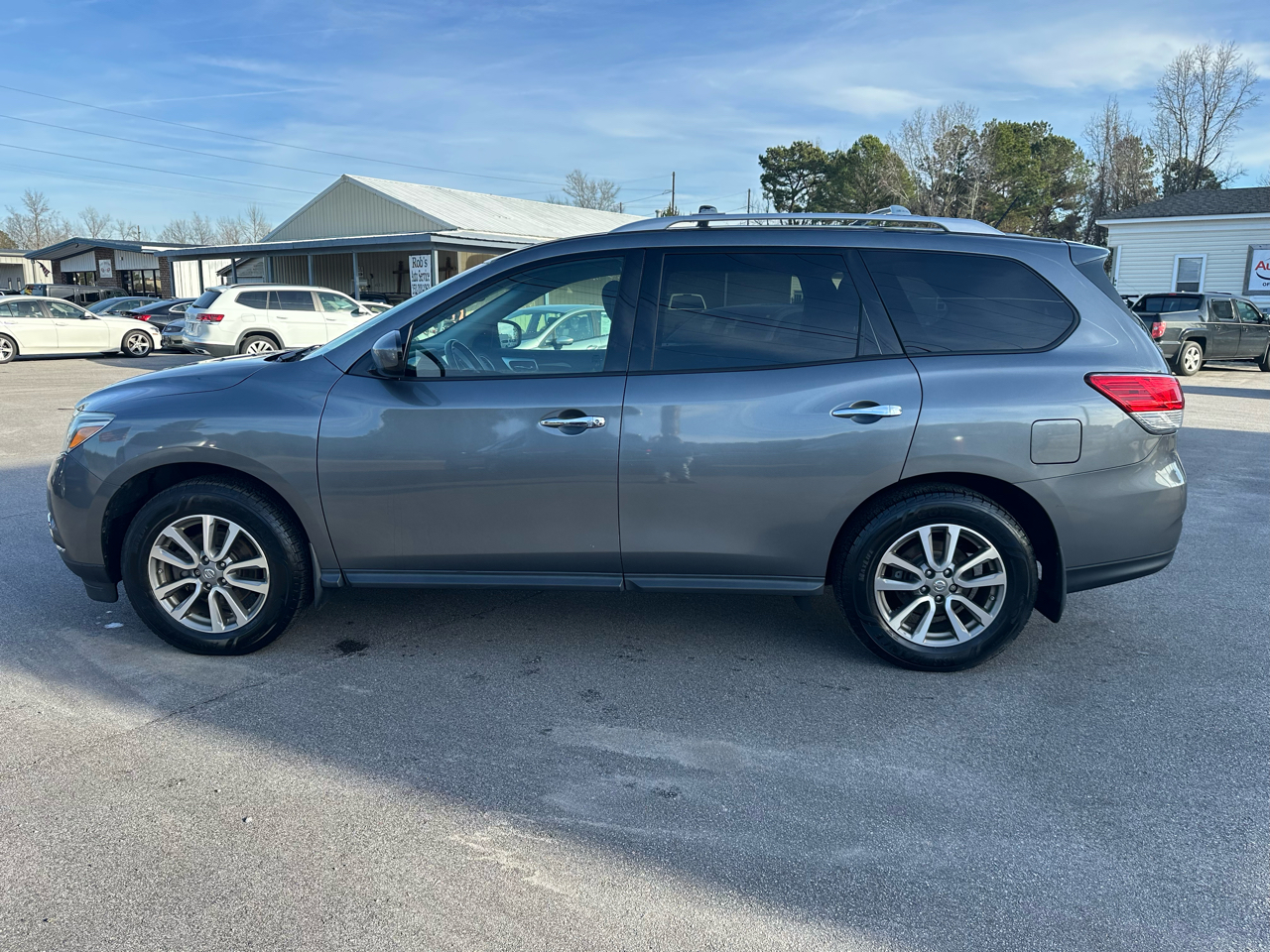 Nissan Pathfinder SV 4WD 2015