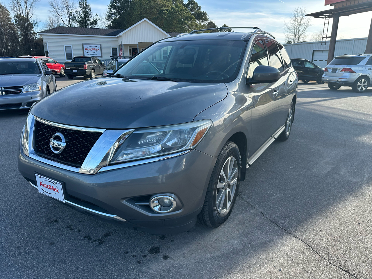 Nissan Pathfinder SV 4WD 2015