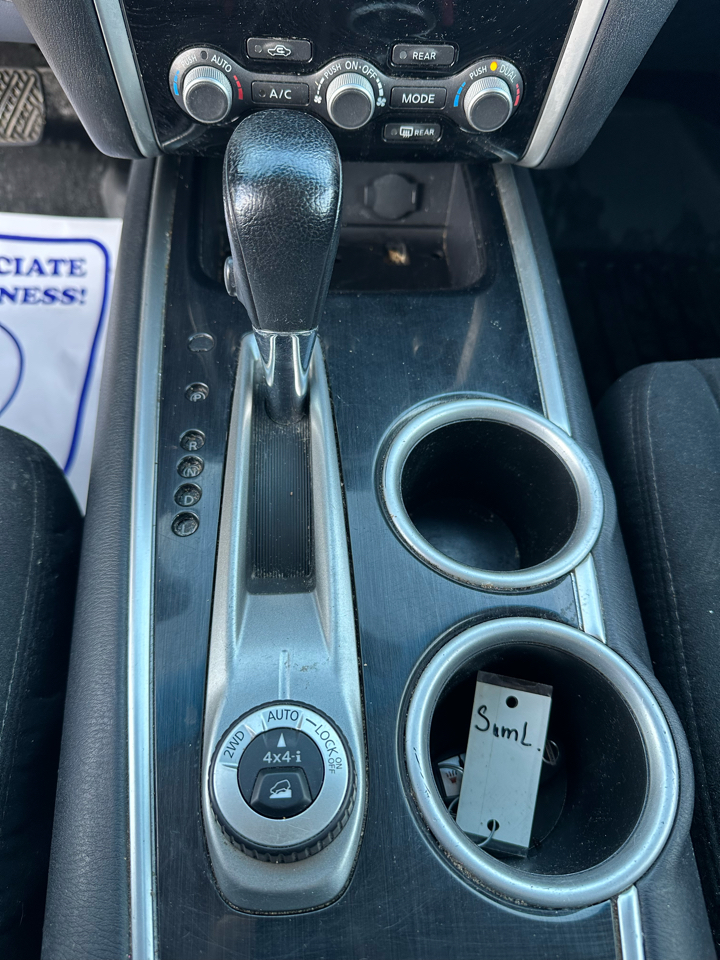 Nissan Pathfinder SV 4WD 2015